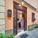 Casa Capocci 68 *